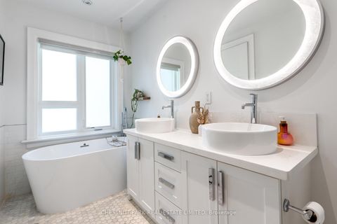Photo 18 at 15 Edgewood Avenue, Woodbine Corridor, Toronto
