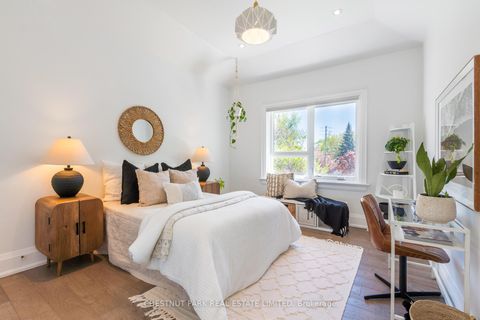 Photo 22 at 15 Edgewood Avenue, Woodbine Corridor, Toronto