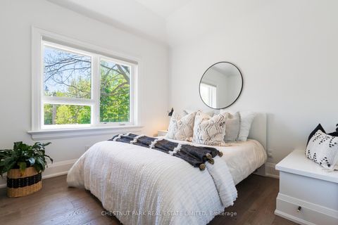 Photo 24 at 15 Edgewood Avenue, Woodbine Corridor, Toronto