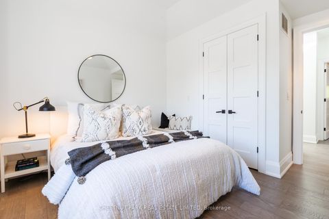 Photo 25 at 15 Edgewood Avenue, Woodbine Corridor, Toronto