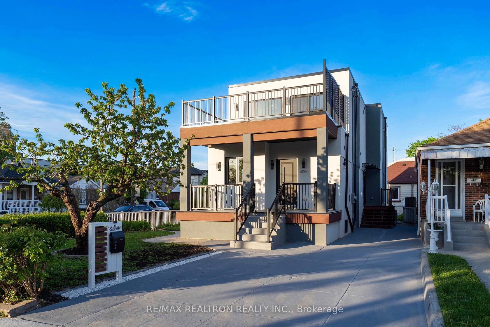 33 Landour Avenue, Eglinton West, Toronto 