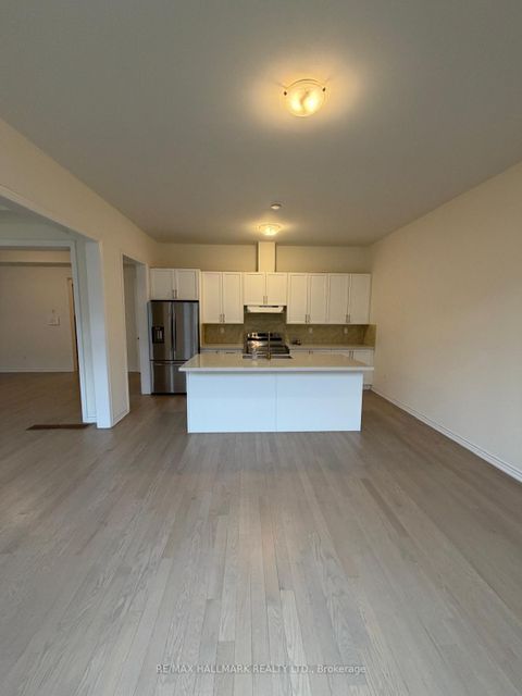 Photo 2 at 112 Weslock Crescent, Bayview Northeast, Aurora