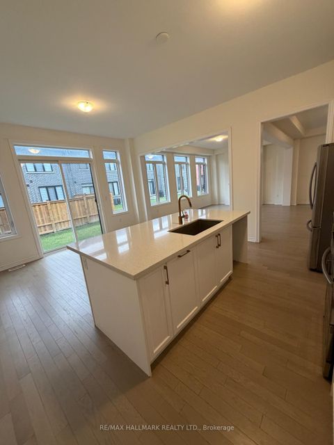 Photo 3 at 112 Weslock Crescent, Bayview Northeast, Aurora