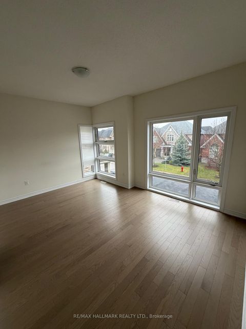 Photo 11 at 112 Weslock Crescent, Bayview Northeast, Aurora