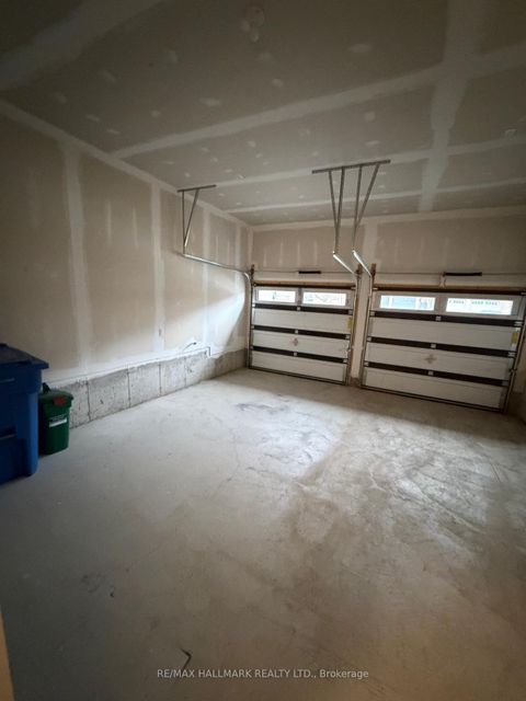 Photo 18 at 112 Weslock Crescent, Bayview Northeast, Aurora