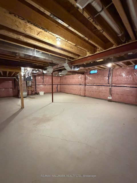 Photo 19 at 112 Weslock Crescent, Bayview Northeast, Aurora