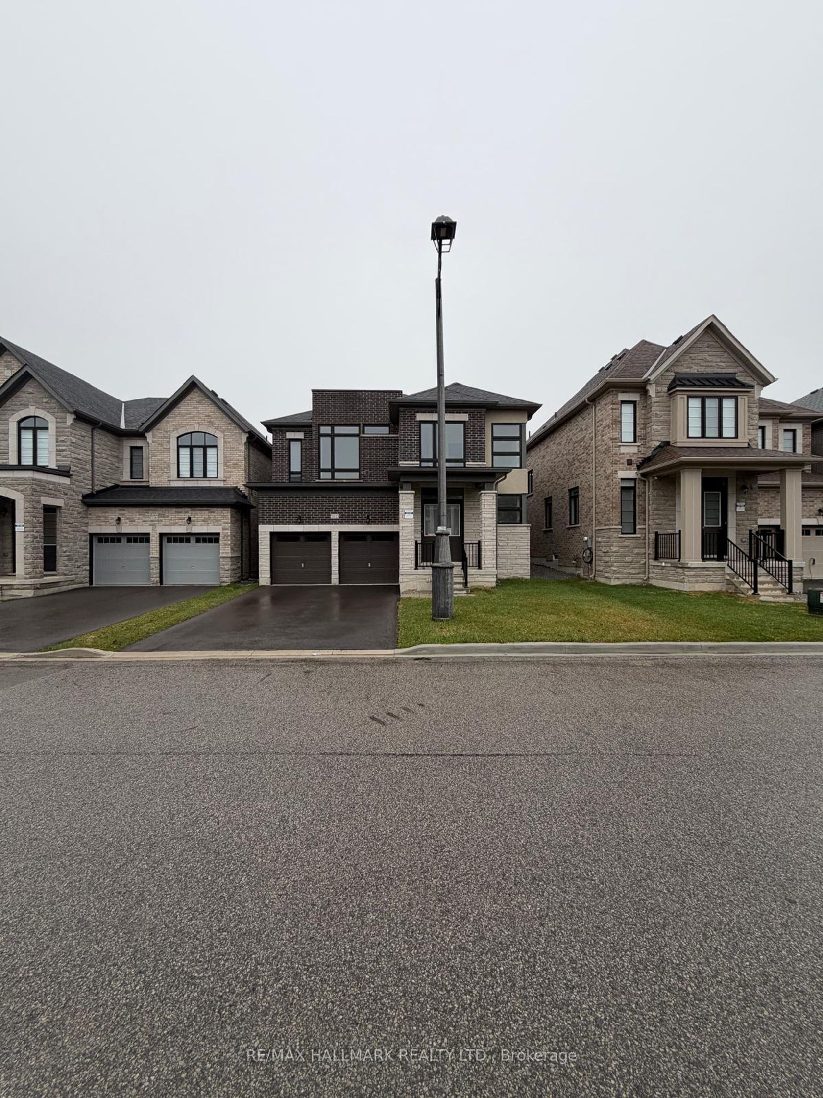 112 Weslock Crescent, Bayview Northeast, Aurora photo number 2