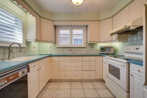 Photo 10 at 17 Altair Avenue, L'Amoreaux, Toronto