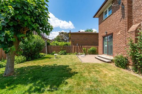 Photo 25 at 17 Altair Avenue, L'Amoreaux, Toronto