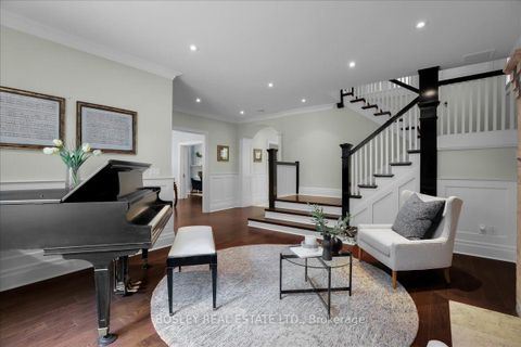 Photo 2 at 3 Shorncliffe Avenue, Casa Loma, Toronto