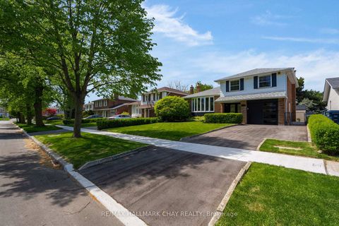 Photo 1 at 15 Crossbow Crescent, Pleasant View, Toronto
