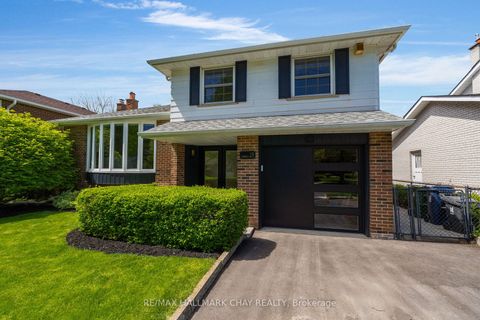 Photo 3 at 15 Crossbow Crescent, Pleasant View, Toronto