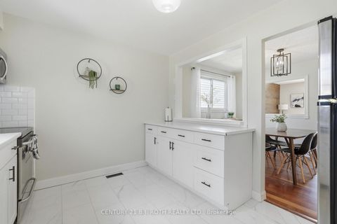 Photo 8 at 109 Elizabeth Street, Ardagh, Barrie