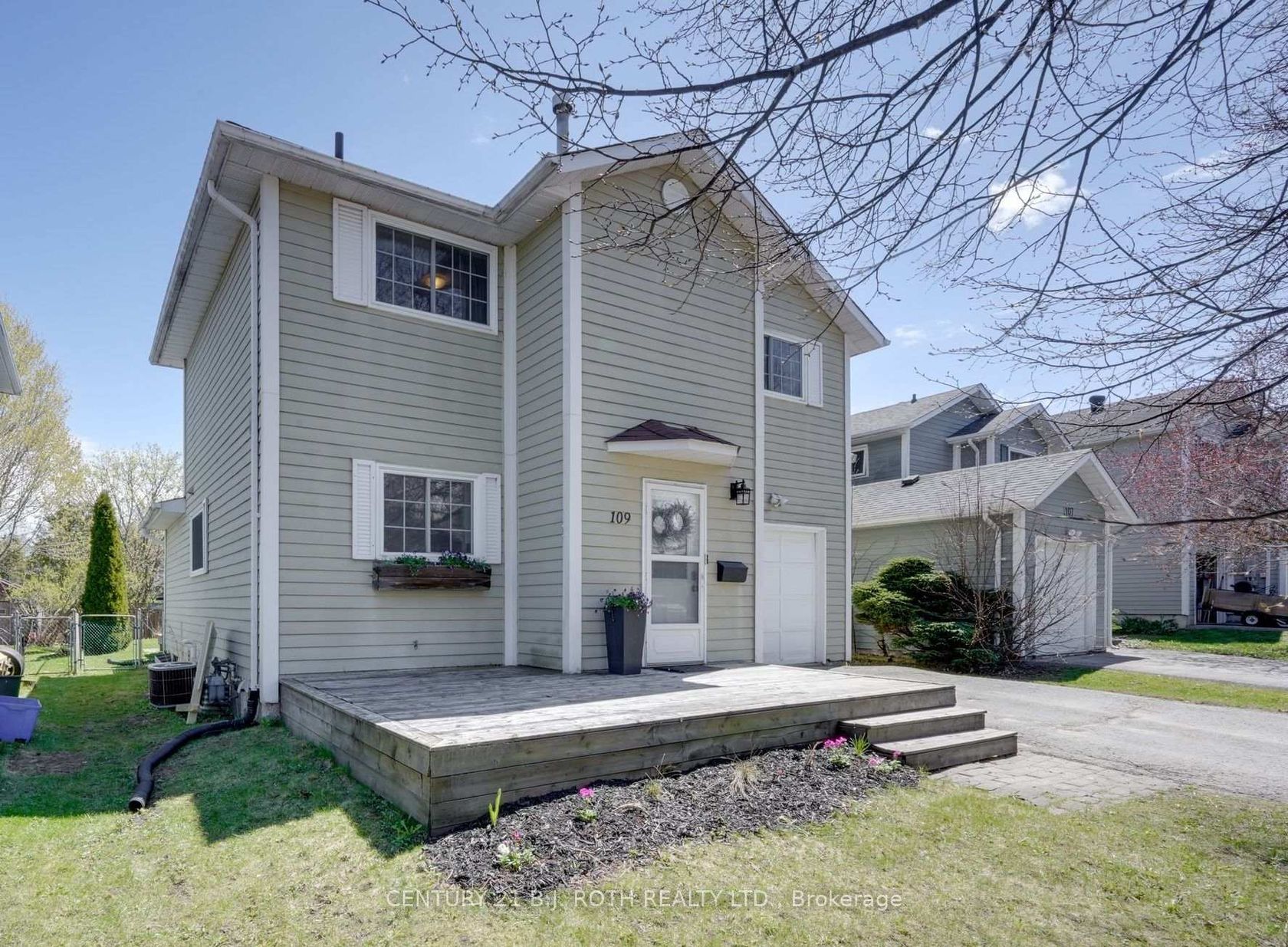 109 Elizabeth Street, Ardagh, Barrie photo 0
