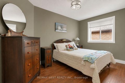 Photo 10 at 37 Kell Place, Bayshore, Barrie