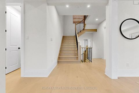 Photo 3 at 107 Winthrop Crescent, Vellore Village, Vaughan