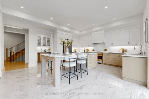 Photo 7 at 107 Winthrop Crescent, Vellore Village, Vaughan
