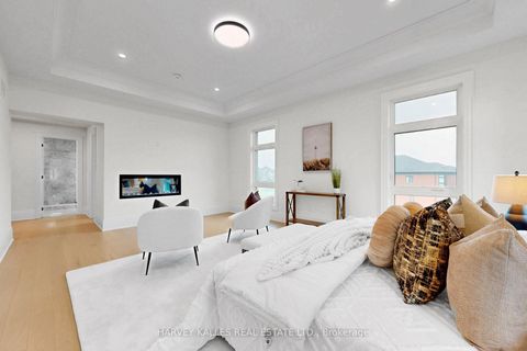 Photo 19 at 107 Winthrop Crescent, Vellore Village, Vaughan