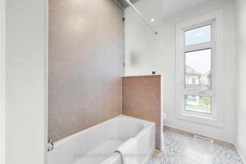 Photo 25 at 107 Winthrop Crescent, Vellore Village, Vaughan