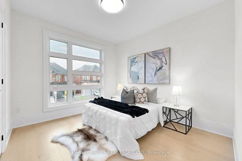 Photo 26 at 107 Winthrop Crescent, Vellore Village, Vaughan