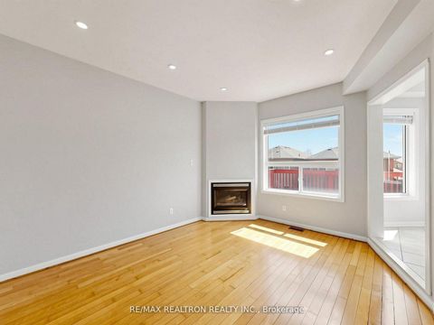 Photo 4 at 810 Stonehaven Avenue, Wyndham, Newmarket