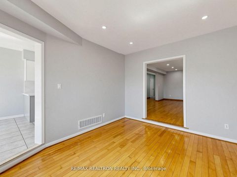 Photo 5 at 810 Stonehaven Avenue, Wyndham, Newmarket