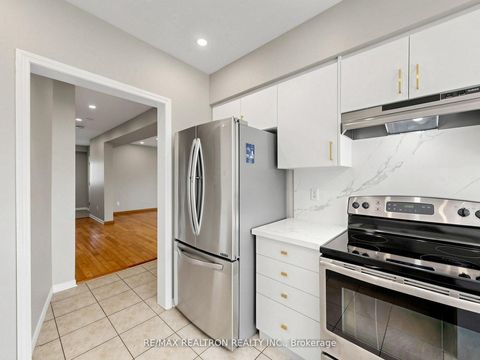 Photo 8 at 810 Stonehaven Avenue, Wyndham, Newmarket