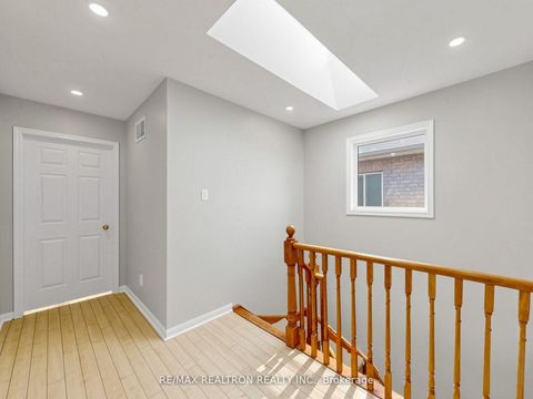Photo 14 at 810 Stonehaven Avenue, Wyndham, Newmarket