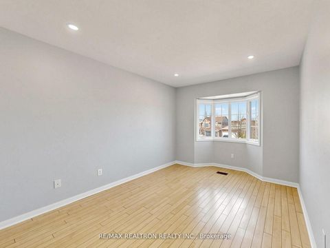 Photo 21 at 810 Stonehaven Avenue, Wyndham, Newmarket