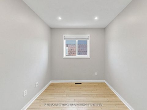 Photo 22 at 810 Stonehaven Avenue, Wyndham, Newmarket