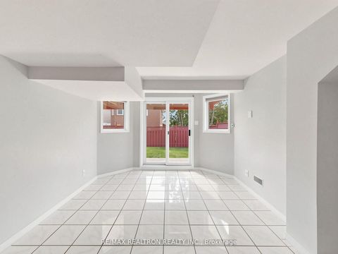 Photo 24 at 810 Stonehaven Avenue, Wyndham, Newmarket