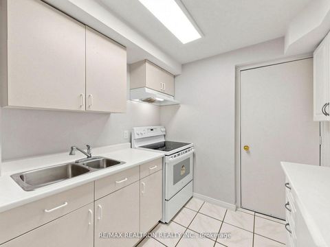 Photo 26 at 810 Stonehaven Avenue, Wyndham, Newmarket