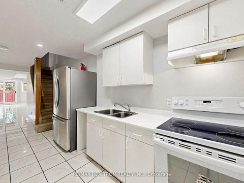 Photo 28 at 810 Stonehaven Avenue, Wyndham, Newmarket