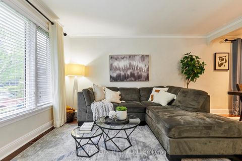 Photo 2 at 3 Kingsmere Crescent, Scarborough Village, Toronto