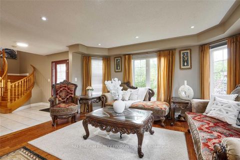 Photo 5 at 2 Purcell Crescent, Maple, Vaughan