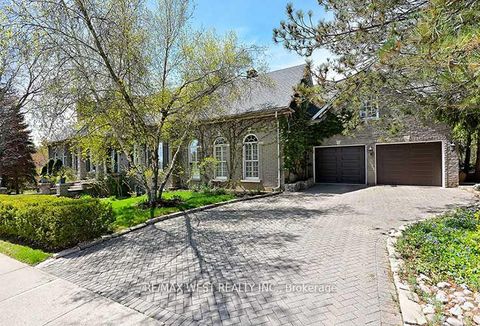 Photo 1 at 5 Humberview Drive, Islington Woods, Vaughan