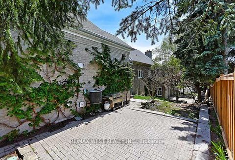 Photo 35 at 5 Humberview Drive, Islington Woods, Vaughan