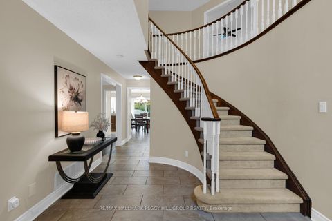 Photo 1 at 87 Cityview Circle, Holly, Barrie