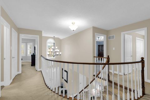 Photo 9 at 87 Cityview Circle, Holly, Barrie