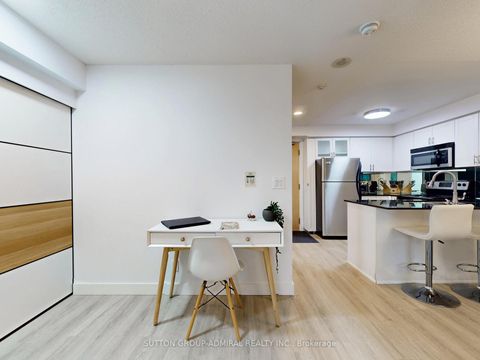 Photo 15 at 1005 - 212 Eglinton Avenue E, Mount Pleasant East, Toronto