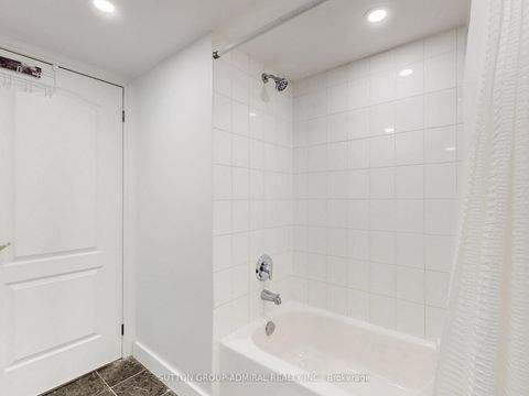 Photo 18 at 1005 - 212 Eglinton Avenue E, Mount Pleasant East, Toronto