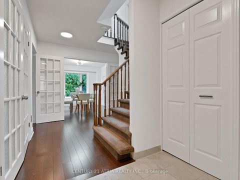 Photo 2 at 21 Longbow Square, Steeles, Toronto