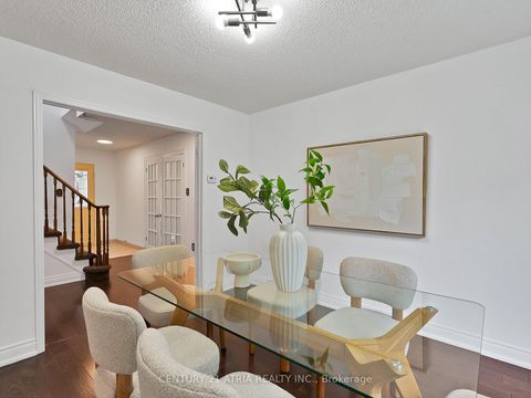 Photo 3 at 21 Longbow Square, Steeles, Toronto