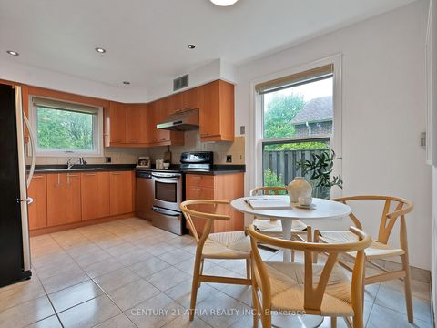 Photo 14 at 21 Longbow Square, Steeles, Toronto