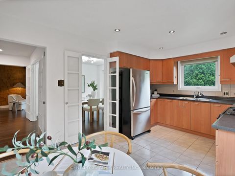 Photo 15 at 21 Longbow Square, Steeles, Toronto