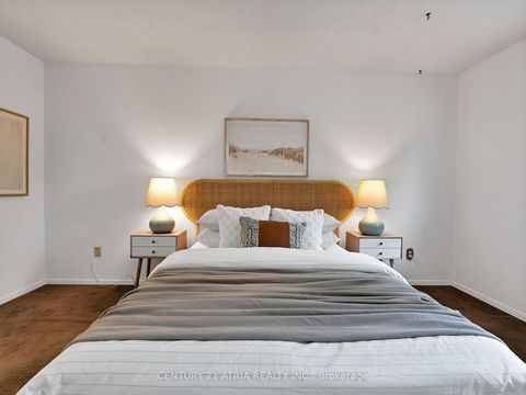 Photo 18 at 21 Longbow Square, Steeles, Toronto
