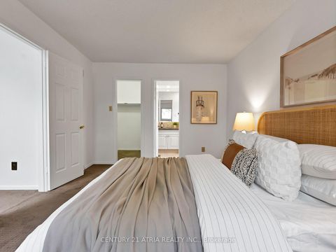 Photo 20 at 21 Longbow Square, Steeles, Toronto