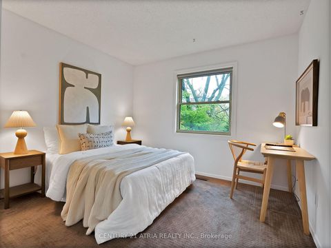 Photo 25 at 21 Longbow Square, Steeles, Toronto
