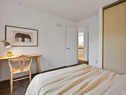 Photo 26 at 21 Longbow Square, Steeles, Toronto