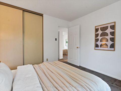 Photo 27 at 21 Longbow Square, Steeles, Toronto